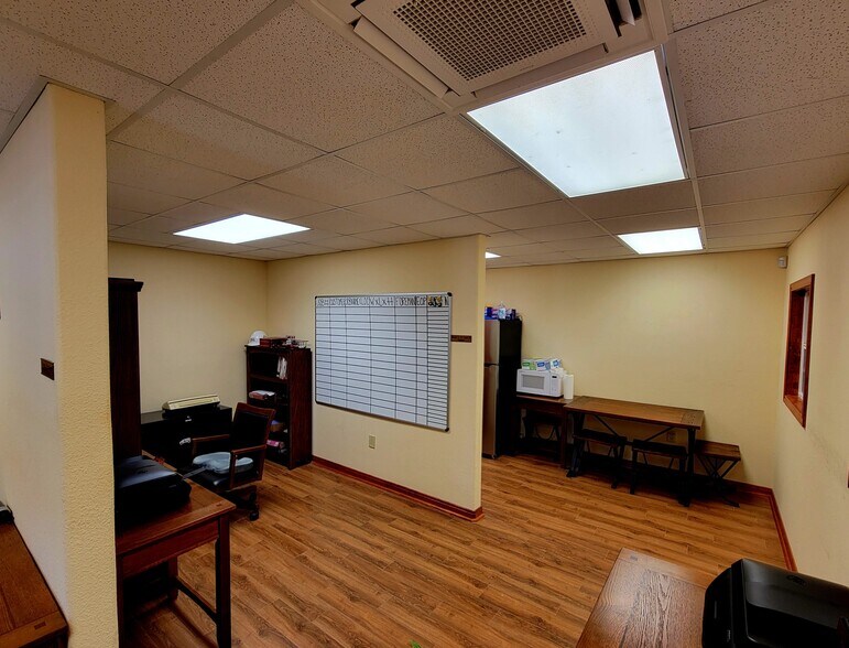 More Photos Of 2605 William Tell St, Houston Industrial For Sale