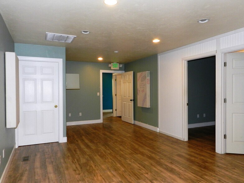 More Photos Of 1541 Ogden Rd, Montrose Medical For Lease