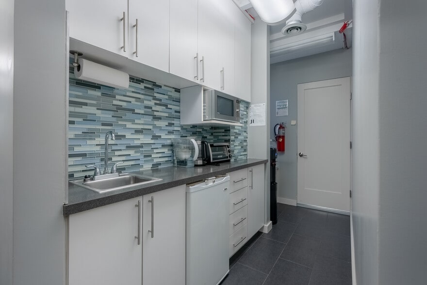 More Photos Of 104-110 E 40th St, New York Medical For Sale
