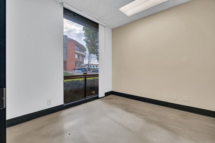 More Photos Of 550 N Golden Circle Dr, Santa Ana Office For Lease