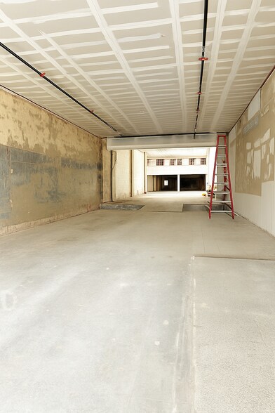 More Photos Of 449-451 N Canon Dr, Beverly Hills Unknown For Lease