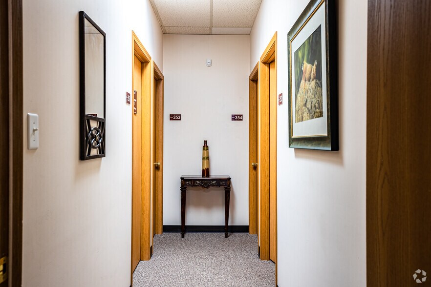 More Photos Of 136 E Walnut St, Independence Office For Lease