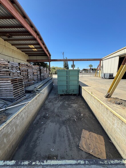 More Photos Of 43016 Road 68, Reedley Warehouse For Sale