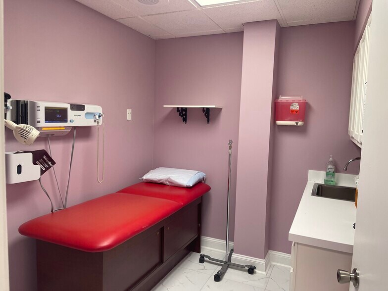 More Photos Of 11340 Pembrooke Sq, Waldorf Medical For Lease