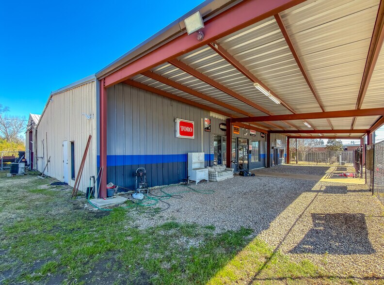 More Photos Of 1204 Dothan Rd, Bainbridge Flex For Lease