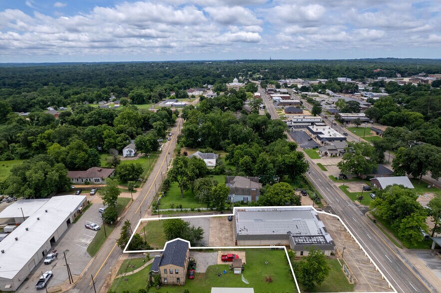 More Photos Of 1000 N Church St, Palestine Medical For Sale