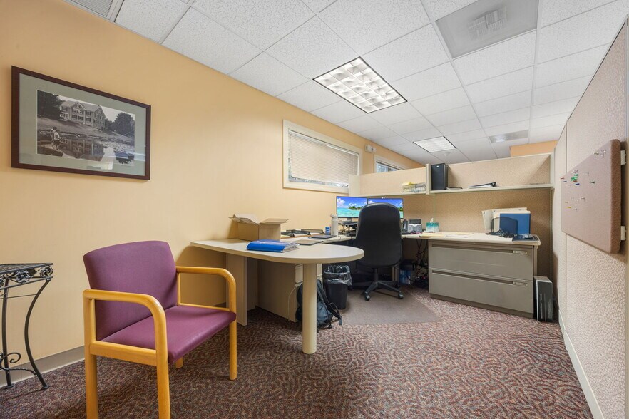More Photos Of 828 Lynn Fells Pky, Melrose Office For Lease