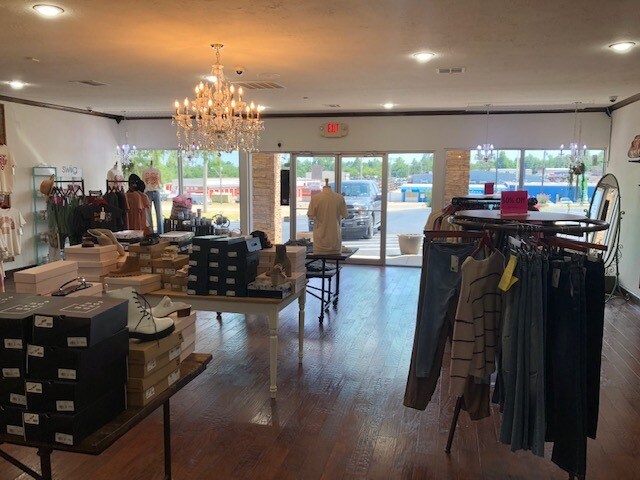 More Photos Of 10901 NE 23rd St, Oklahoma City Storefront Retail Office For Lease