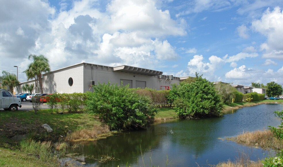 More Photos Of 10001 NW 50th St, Sunrise Light Manufacturing For Lease