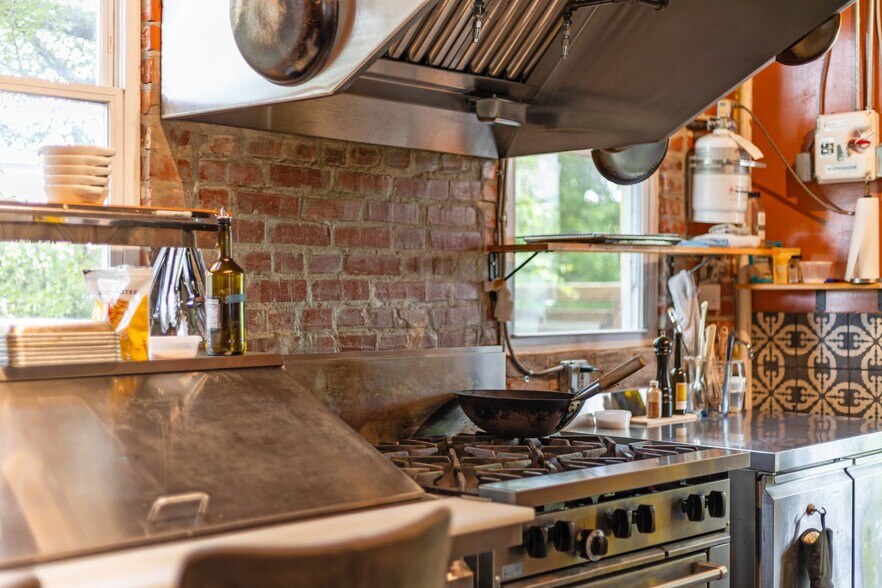 More Photos Of 1231 Boissevain Ave, Norfolk General Retail For Sale