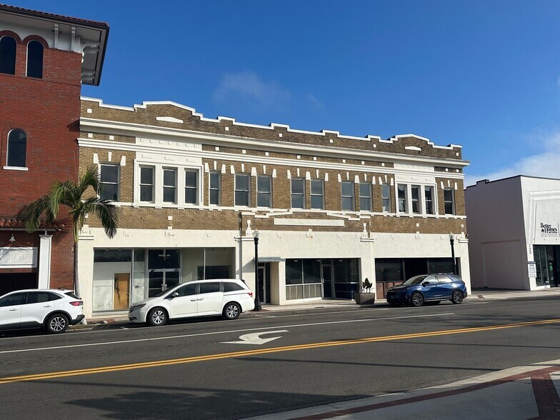 More Photos Of 104 E Main St, Lakeland Storefront Retail Office For Sale