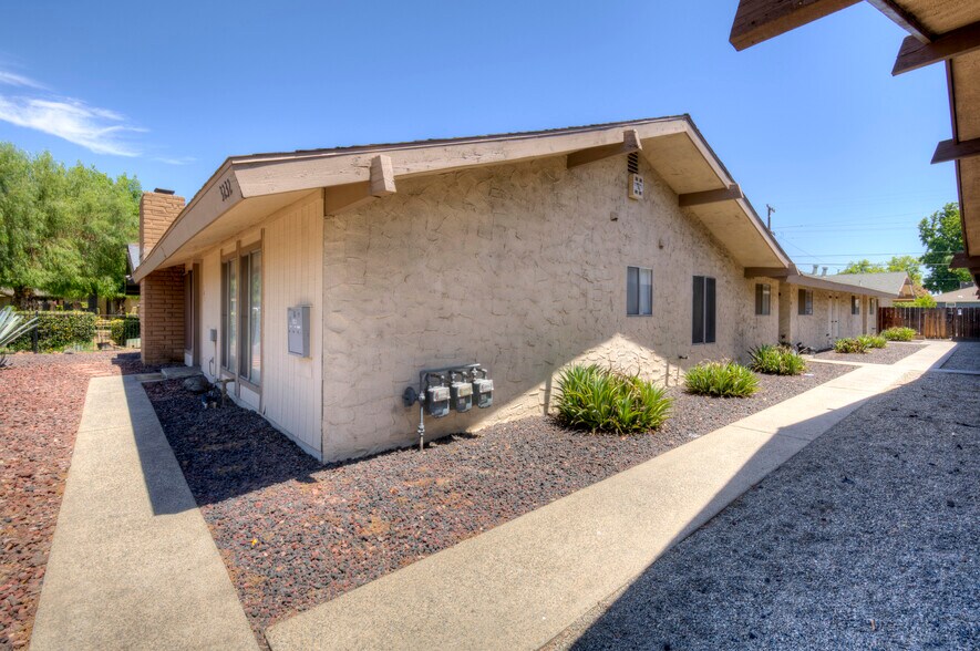 More Photos Of 3232 N Anna St, Fresno Specialty For Sale