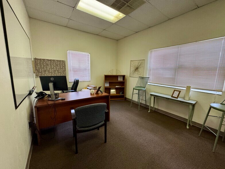 More Photos Of 7731 Newberry Rd, Gainesville Flex For Lease