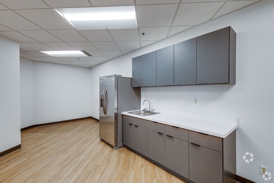 More Photos Of 1300 NE Godward St, Minneapolis Office For Lease