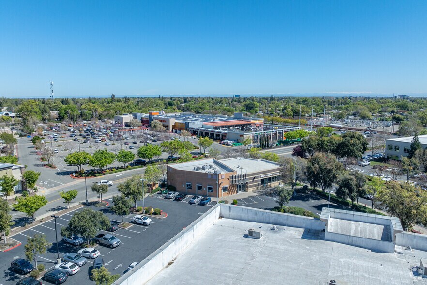 More Photos Of 725 Riverpoint Ct, West Sacramento Freestanding For Lease