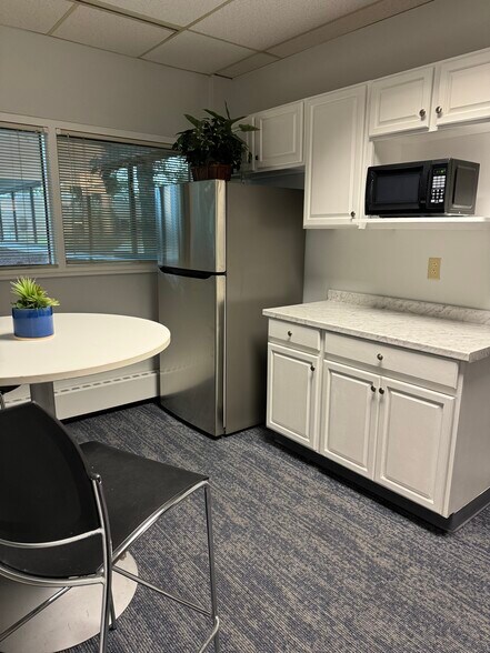 More Photos Of 301 Sovereign Ct, Manchester Medical For Sale