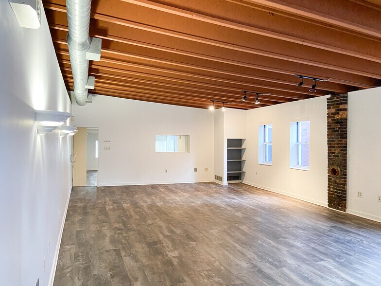 More Photos Of 1817 E Carson St, Pittsburgh Office For Lease