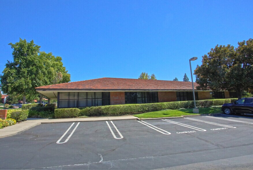 More Photos Of 2140 Professional Dr, Roseville Office For Sale