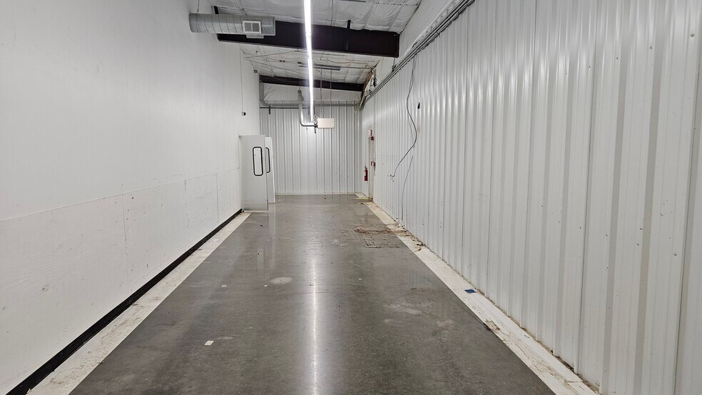 More Photos Of 5732 McClellan Hwy, Branchland Freestanding For Lease