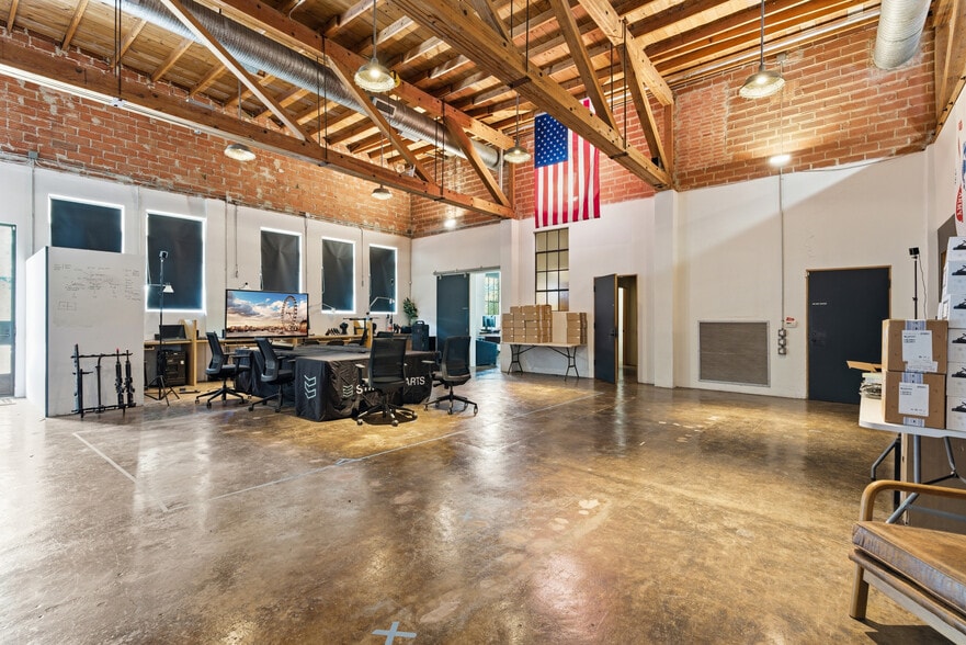 More Photos Of 311-321 Sixth St, San Antonio Office For Sale