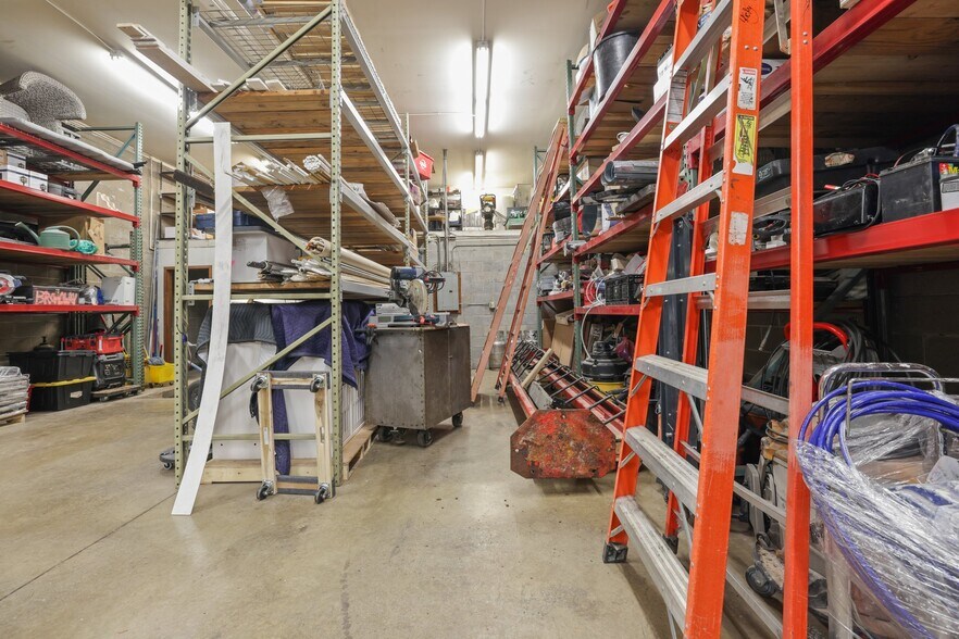 More Photos Of 1890 S High St, Columbus Light Distribution For Sale