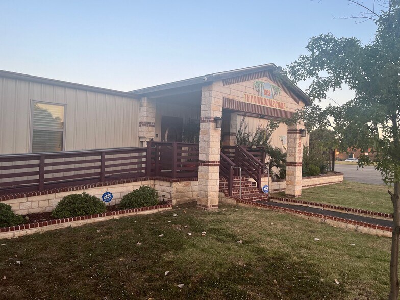 Primary Photo Of 7387 S Hulen St, Fort Worth Office For Sale