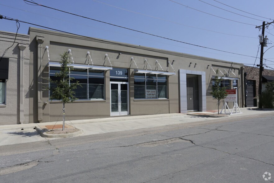 Primary Photo Of 139-141 Howell St, Dallas Showroom For Lease