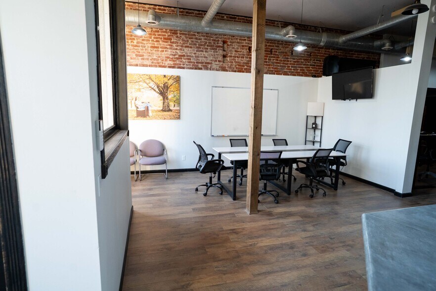 More Photos Of 410 Court St, Vienna Storefront Retail Residential For Sale