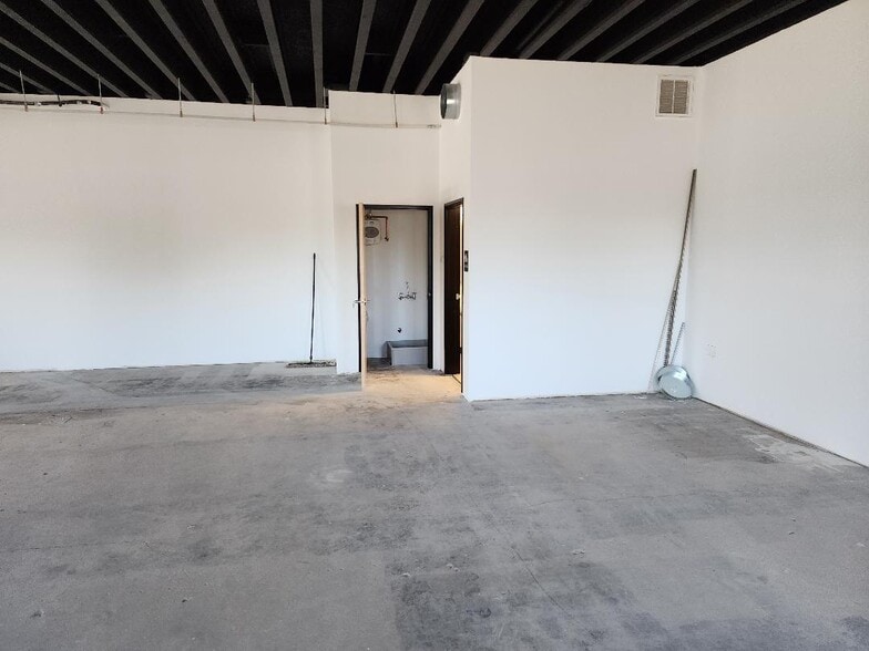 More Photos Of 726 E Monroe Ave, Buckeye Light Distribution For Lease