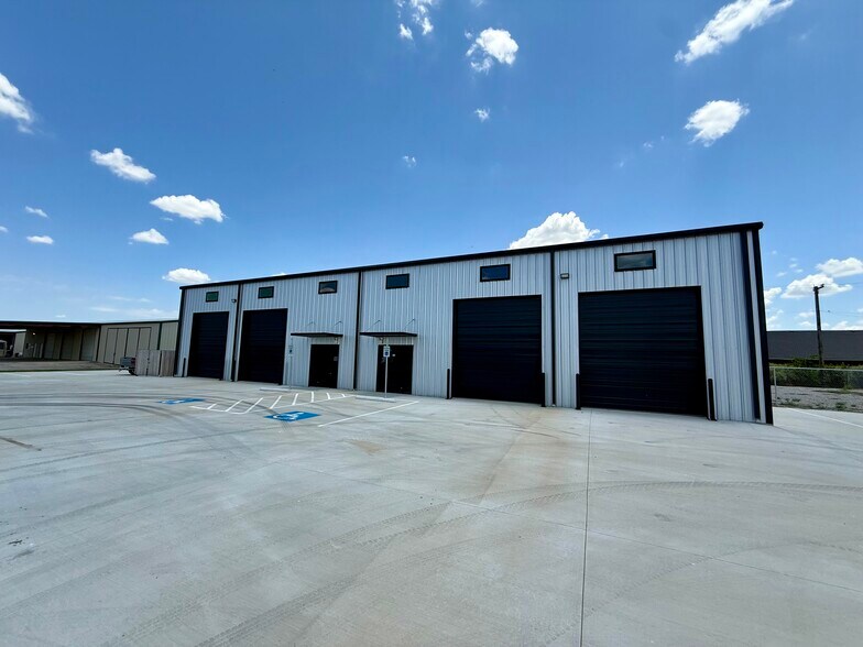 More Photos Of 142 Boyd Business Pky, Boyd Flex For Lease