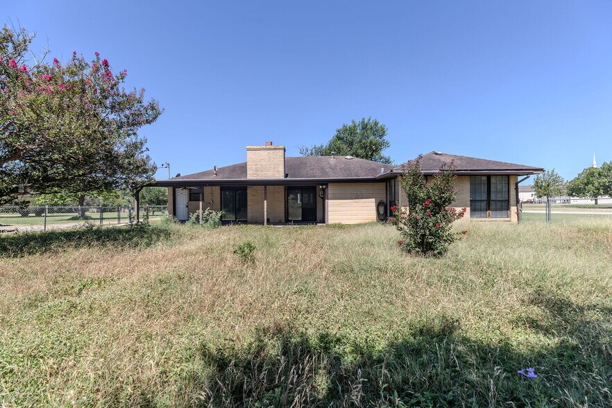 More Photos Of 12409 Lowden Ln, Manchaca Flex For Sale