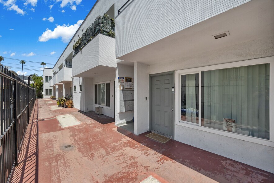 More Photos Of 5947 Carlton Way, Los Angeles Apartments For Sale