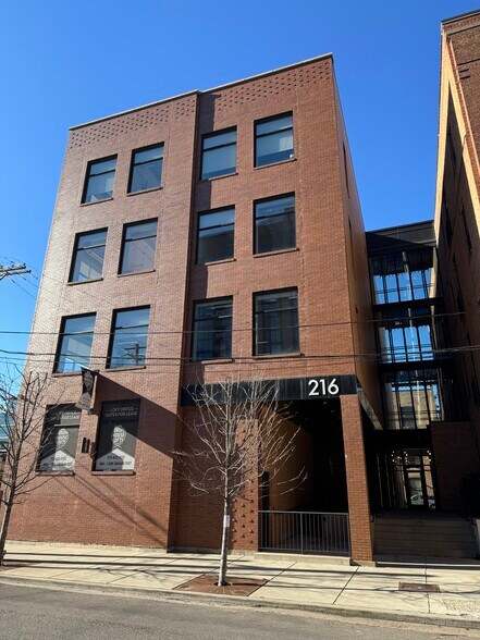 More Photos Of 216 N May St, Chicago Loft Creative Space For Lease