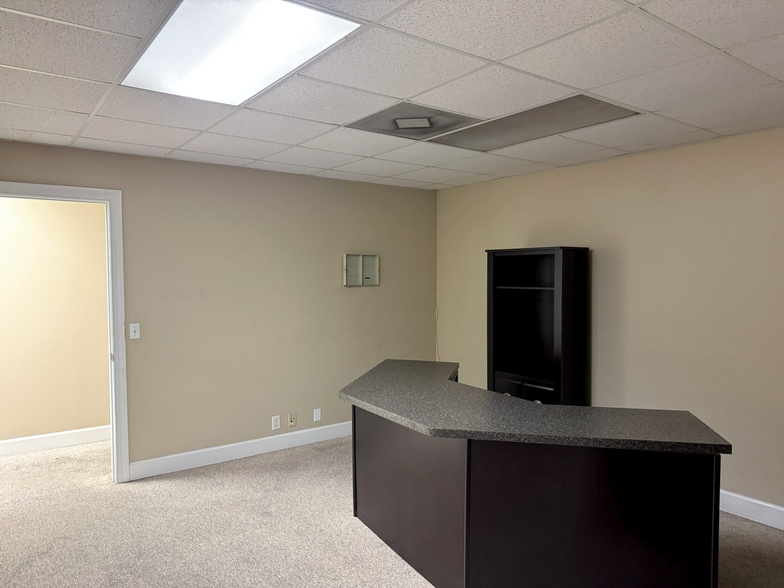 More Photos Of 3190 Highway 80 W, Bloomingdale Warehouse For Lease