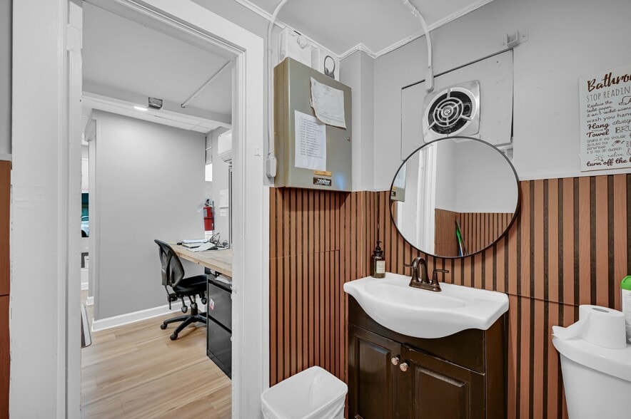 More Photos Of 33 N Morris St, Dover Auto Repair For Sale