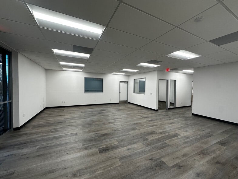 More Photos Of 15610-15630 S Figueroa St, Gardena Warehouse For Lease