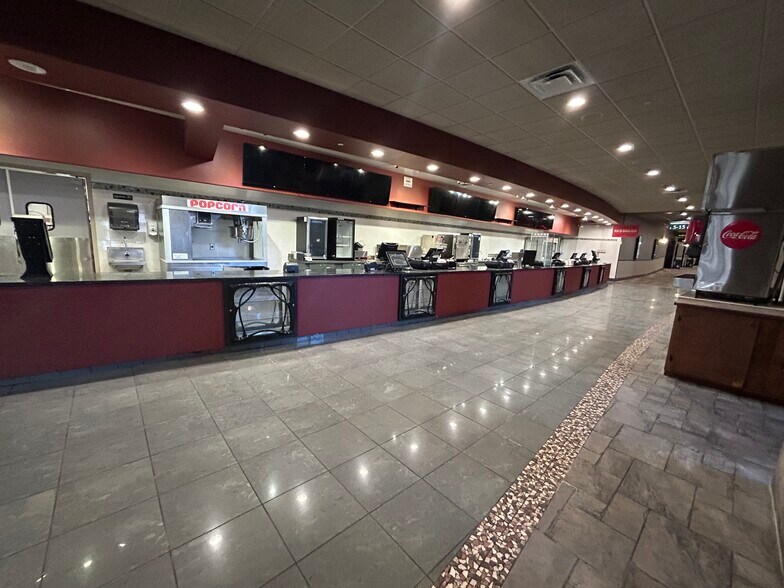 More Photos Of 14401 Burnhaven Dr, Burnsville Movie Theatre For Lease
