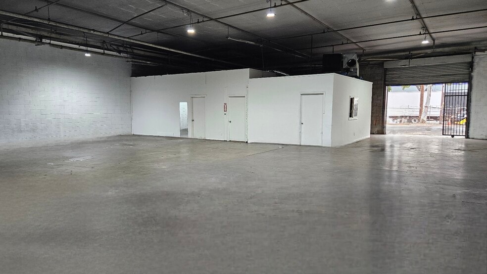 More Photos Of 1100 E 16th St, Los Angeles Warehouse For Lease