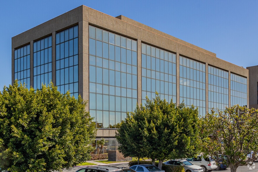 More Photos Of 12555 Garden Grove Blvd, Garden Grove Medical For Lease