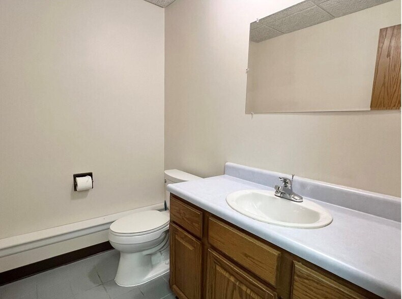 More Photos Of 219 W 11th St N, Newton Office For Sale