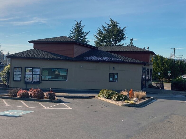 More Photos Of 240 Princeton Ave, Gladstone Restaurant For Lease