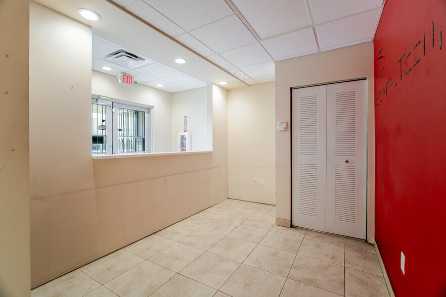 More Photos Of 1015 NW 72nd St, Miami Warehouse For Sale