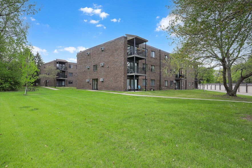 More Photos Of 2050 7th Ave E, North Saint Paul Apartments For Sale
