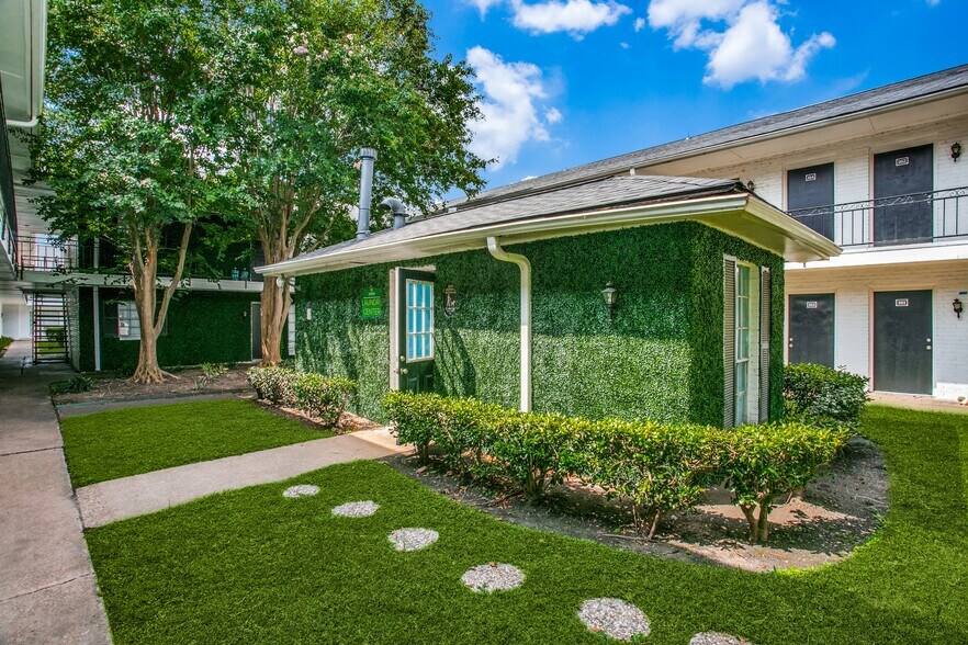 More Photos Of 8900 Chimney Rock Rd, Houston Apartments For Sale