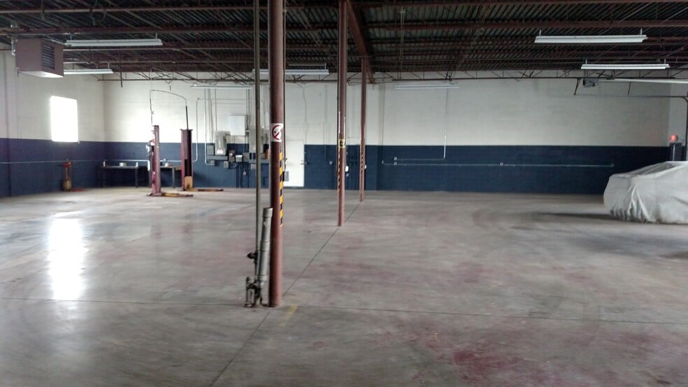 More Photos Of 3319 E Ten Mile Rd, Warren Warehouse For Lease