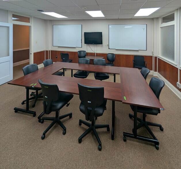 More Photos Of 701 Monroe Ave, Charleston Office For Sale