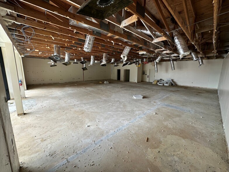 More Photos Of 403 N Guadalupe St, San Marcos General Retail For Lease