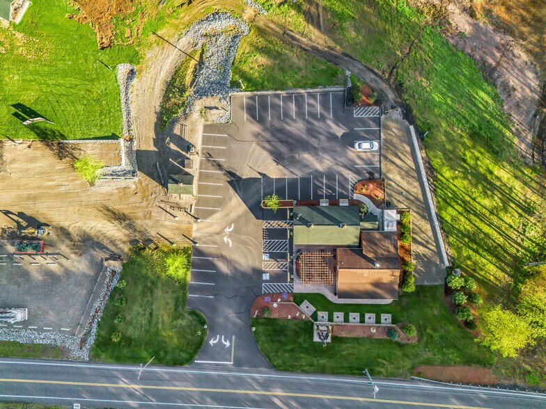 More Photos Of 94 E Route 66, Columbia Restaurant For Sale