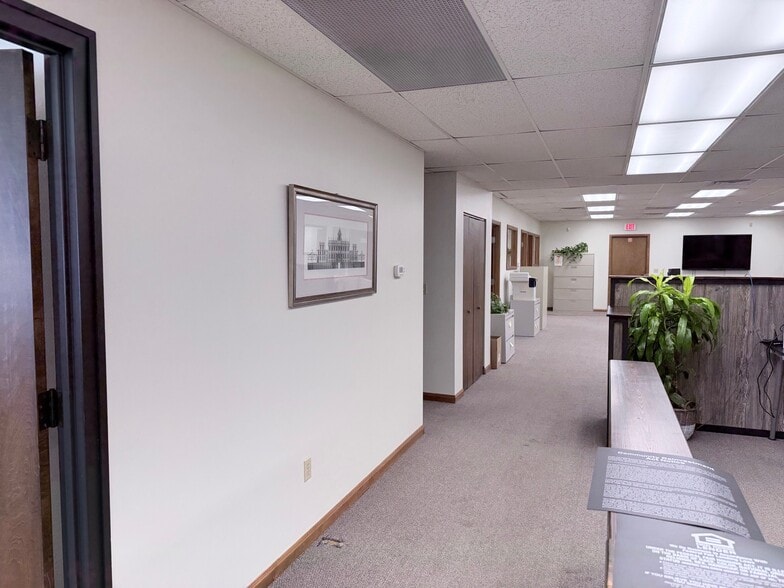 More Photos Of 615 S Barstow St, Eau Claire Office For Lease
