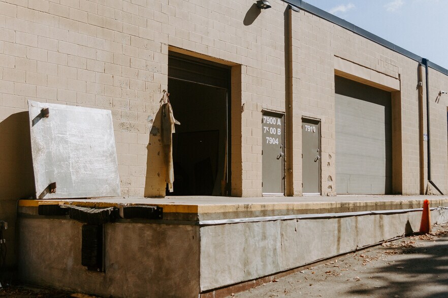 More Photos Of 7900-7928 Kerber Blvd, Chanhassen Flex For Lease